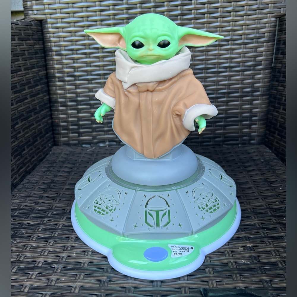 Disney Star Wars baby Yoda the Mandalorian Light & Sound Room Glow Nightlight